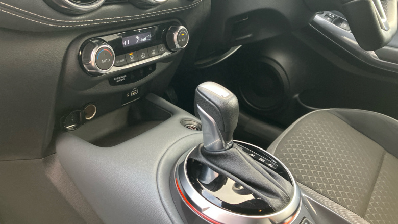 Nissan Juke 1.0 DiG-T N-Connecta 5dr DCT Petrol Hatchback